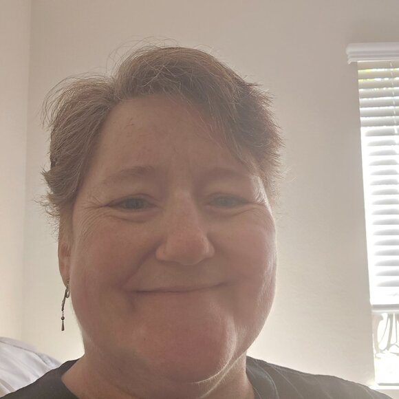 Meet your Posher, Stephanie - Picture 2 of 4